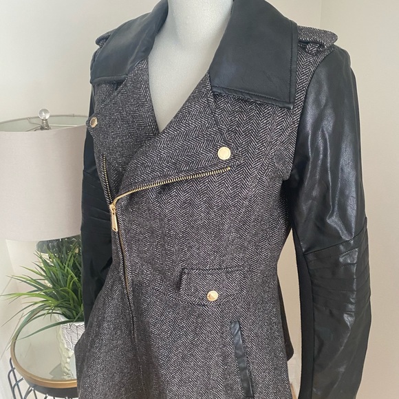 BCBG peplum jacket - Picture 2 of 3